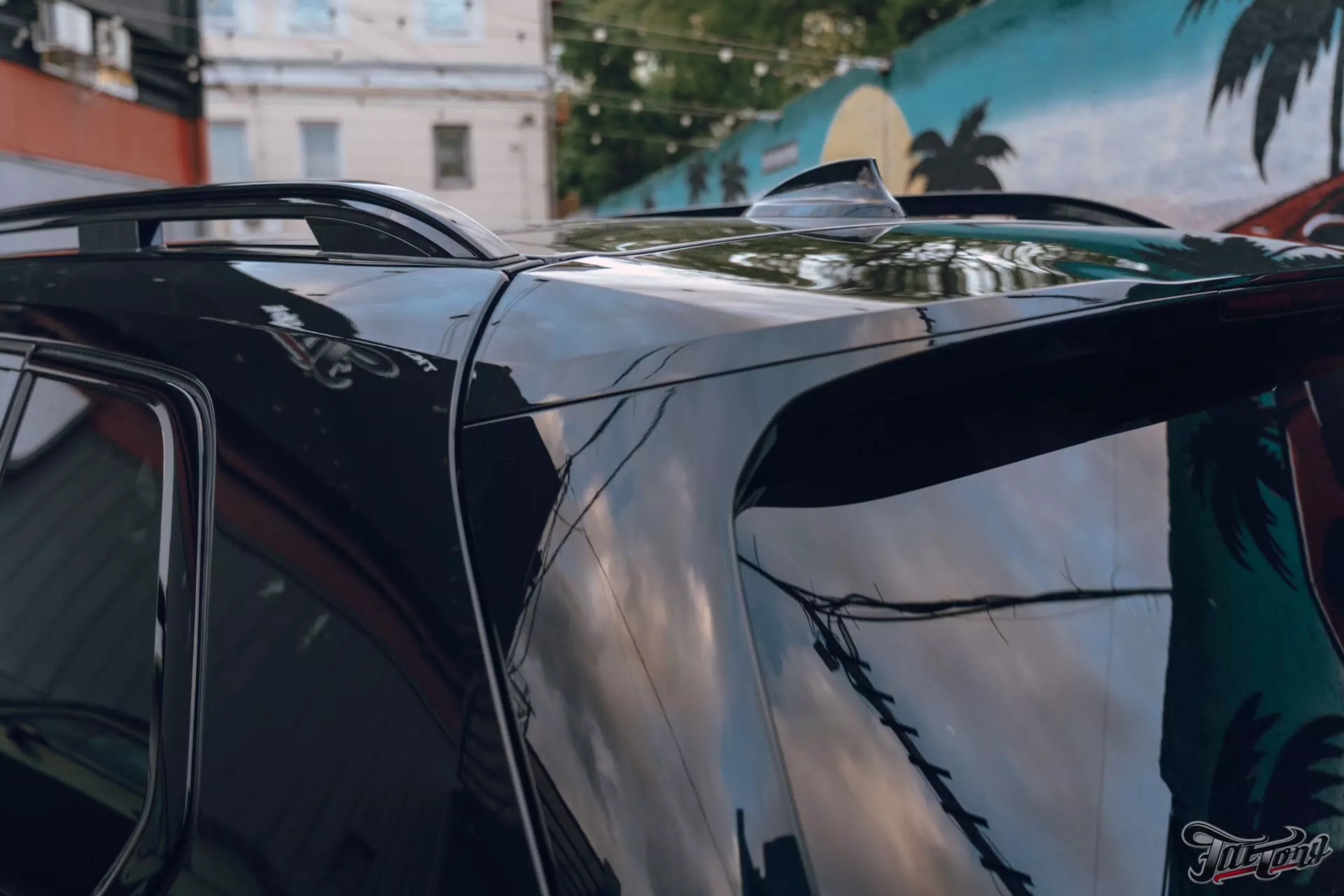 BMW X7. Оклейка кузова в глянцевый полиуретан